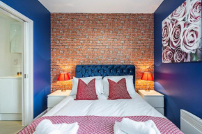 Cozy and Charming Flat: Minutes from Everything!, London